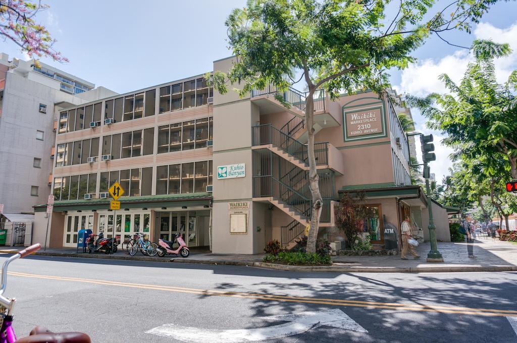 KUHIO BANYAN HOTEL HONOLULU, HI 2* (United States) - from US$ 114 | BOOKED