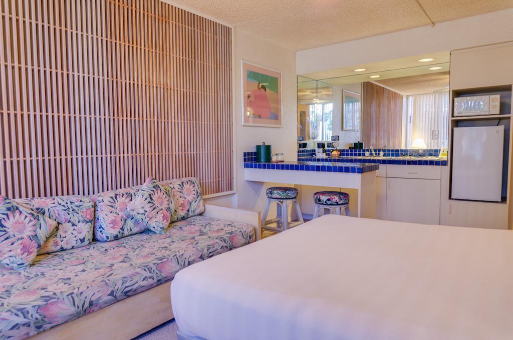 KUHIO BANYAN HOTEL HONOLULU, HI 2* (United States) - from US$ 114 | BOOKED